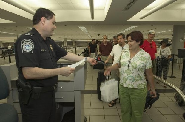 Controle de acesso no aeroporto (foto> divulgação U.S. Customs and Border Protection)