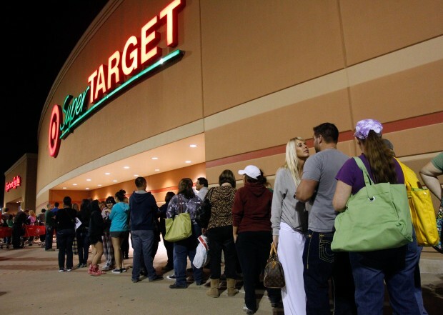 Fila na Target para o início das vendas. Richard W. Rodriguez/ AP Images/ Target.
