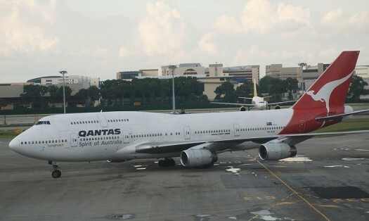 800px-Qantas_Boeing_747-400,_SIN