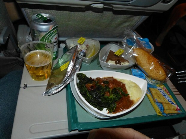 Almoço servido no voo EK-248 RIO x DUBAI