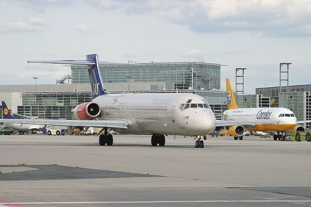 800px-McDonnell_Douglas_MD-87_(DC-9-87),_Scandinavian_Airlines_-_SAS_AN0866092
