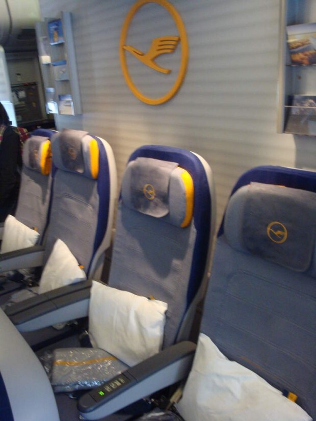 Poltrona Ultrafina Lufthansa classe econômica 