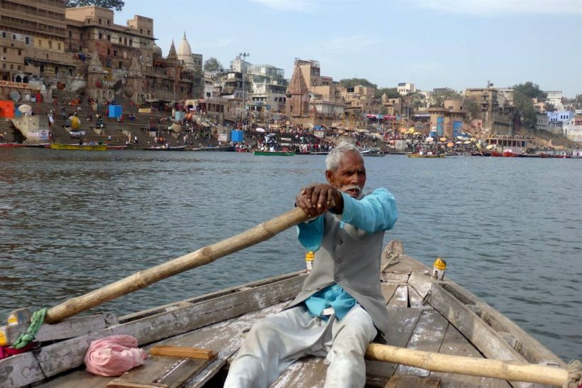 Passeio de barco pelo Ganges