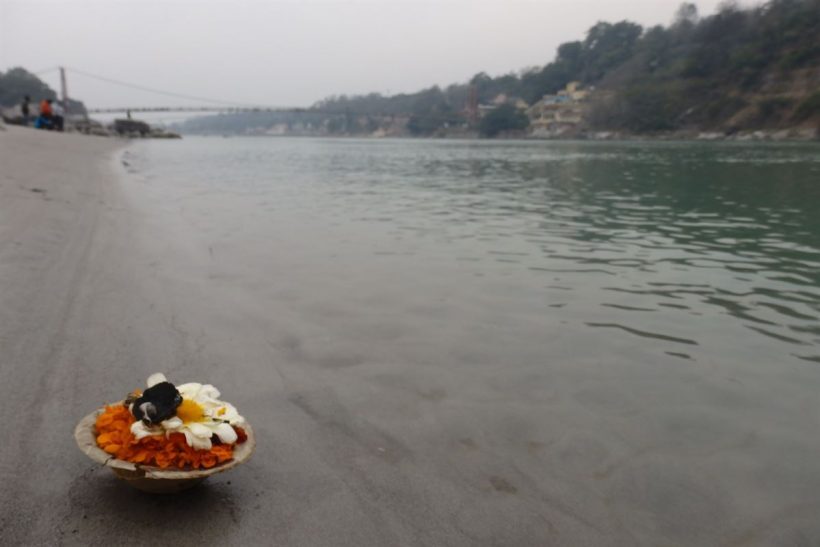 Oferenda no rio Ganges