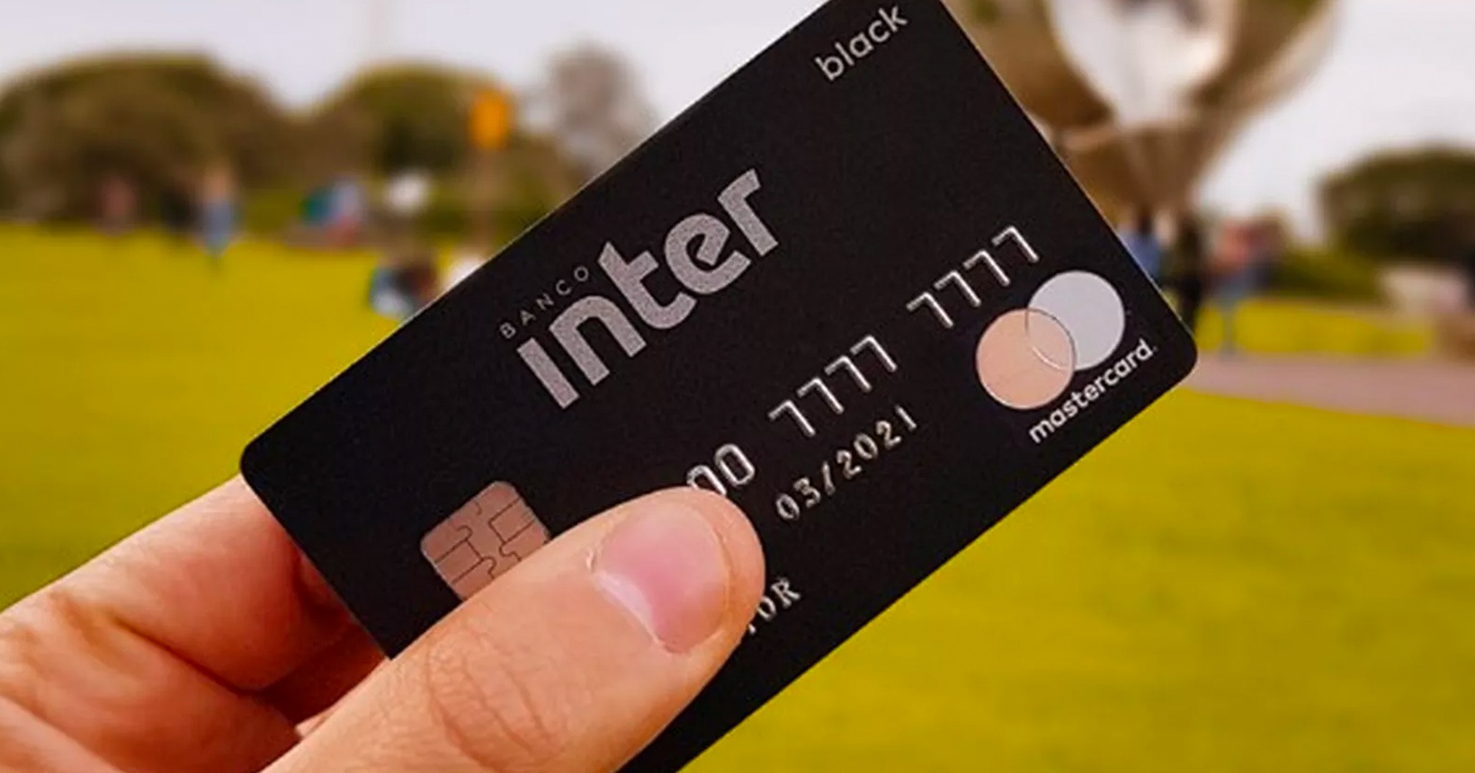 Banco Inter vai dar upgrade automático para o cartão Black sem anuidade e  com salas VIP