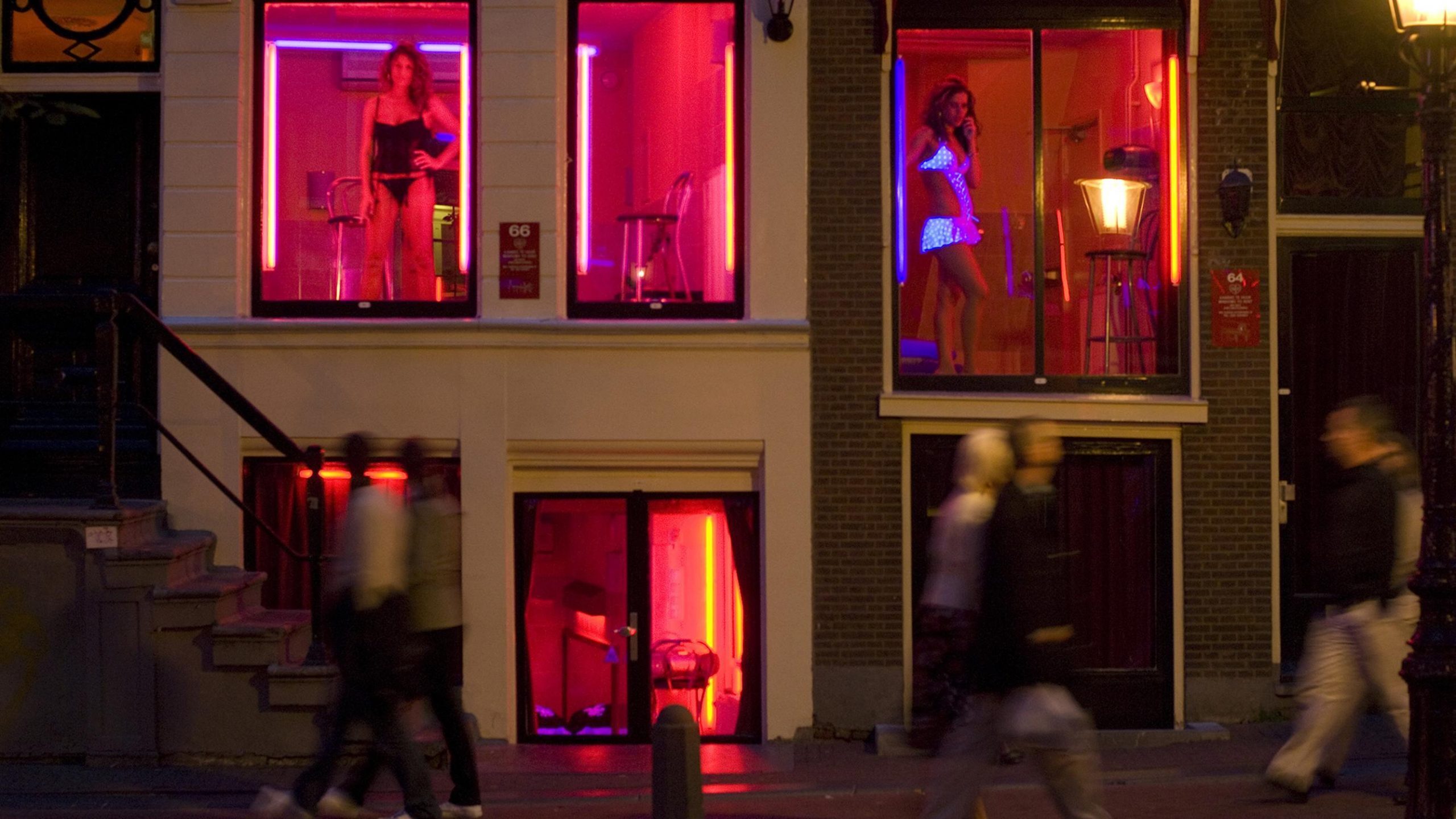 Fin del Barrio Rojo? Ámsterdam quiere reducir el turismo de sexo y drogas