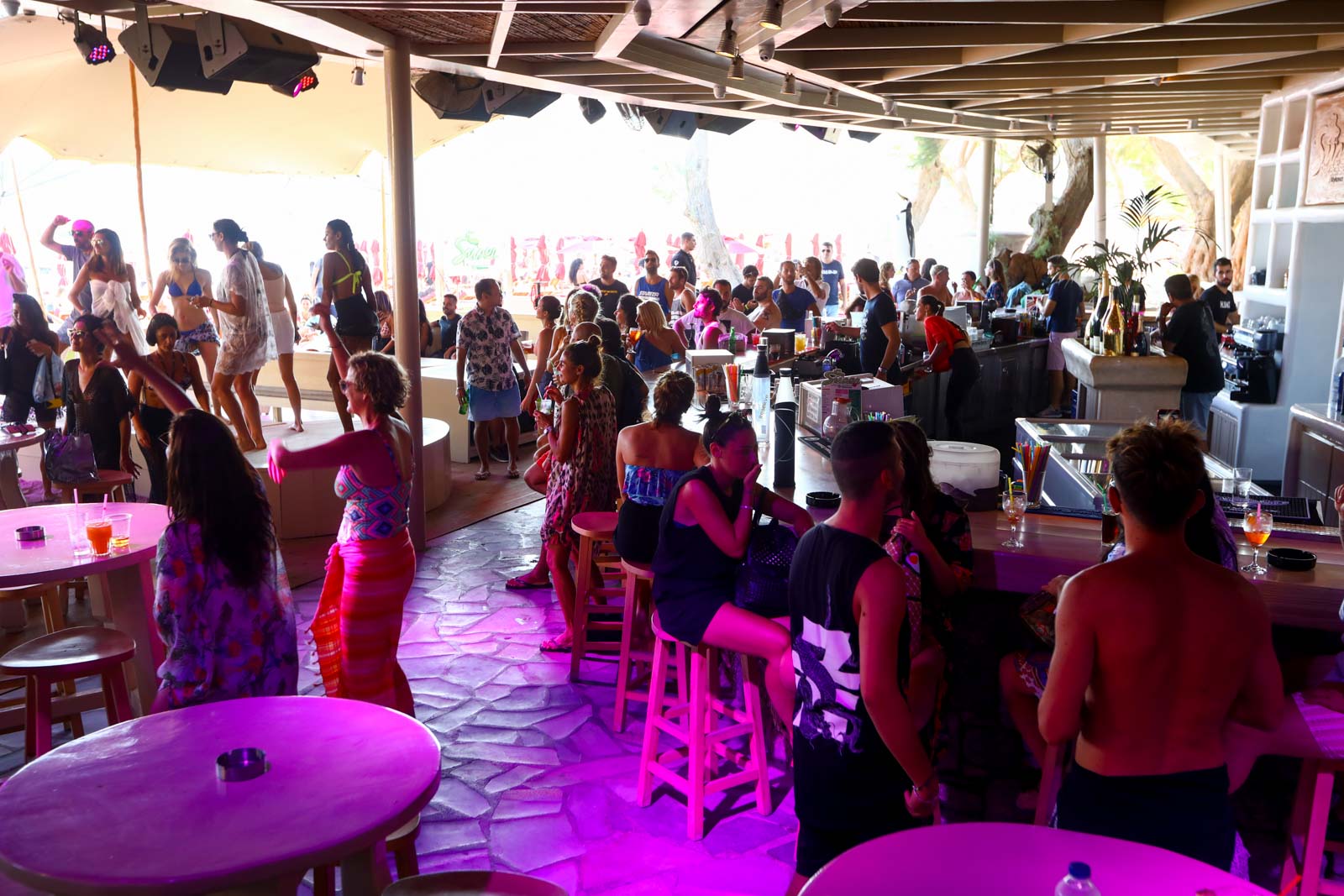 beach clubs praias de mykonos