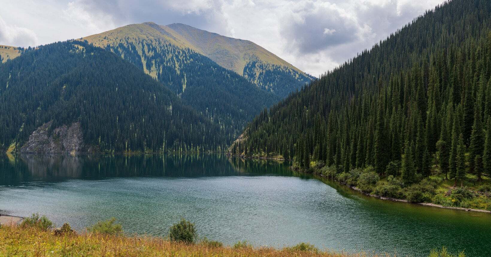 Lago Kolsai, no Cazaquistão