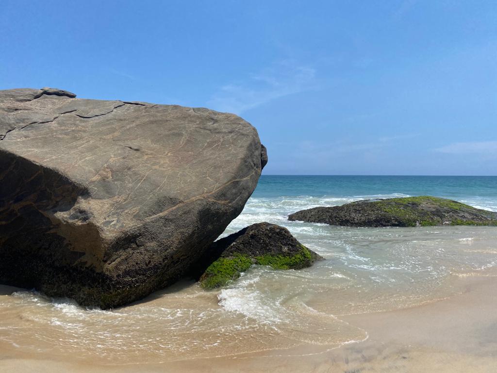 Conheça 8 praias de nudismo no Brasil e dicas para visitá-las