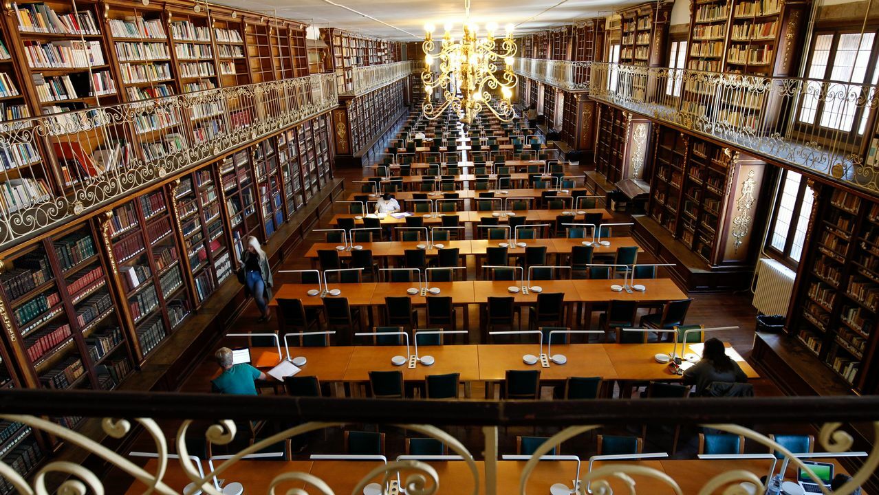 sala de leitura e biblioteca faculdade de geografia e história Santiago de Compostela Espanha