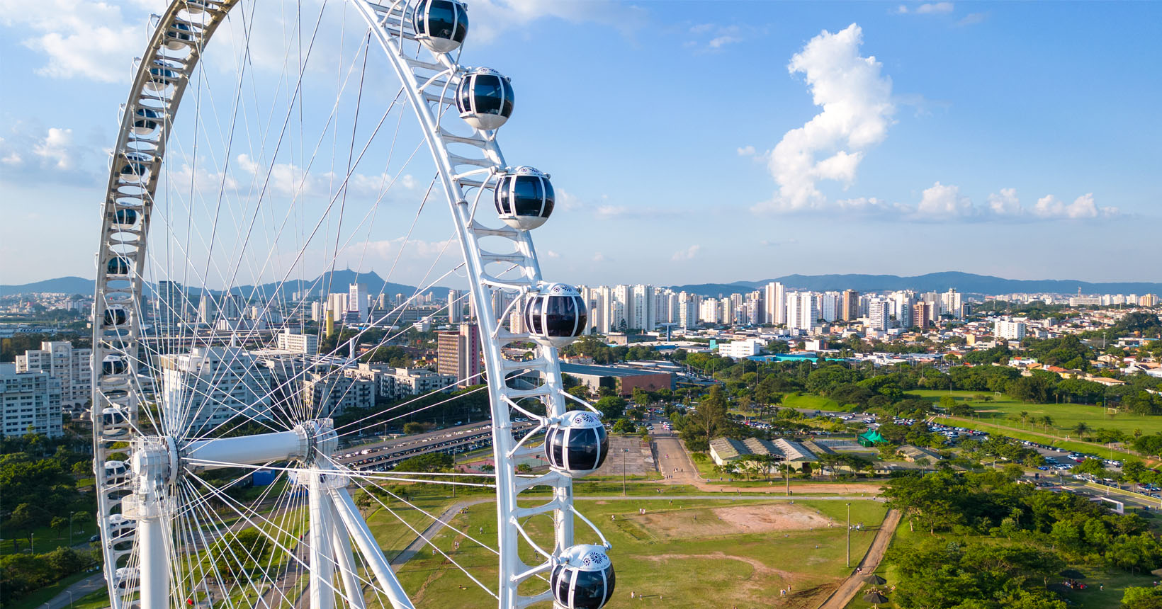 Como é o passeio na maior roda-gigante da América Latina? Fomos conhecer a  novidade em São Paulo!