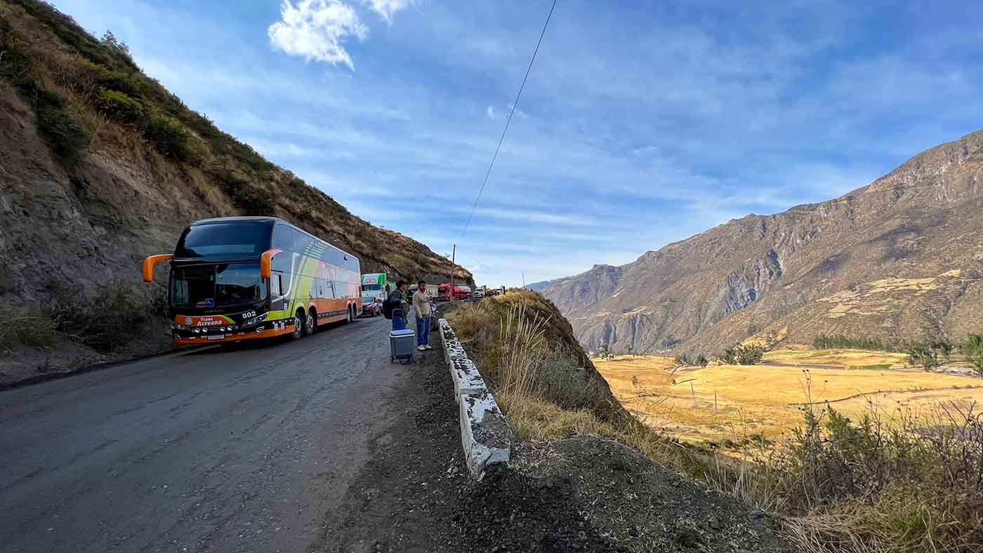 Bloqueio estrada Peru mais longa viagem de ônibus do mundo