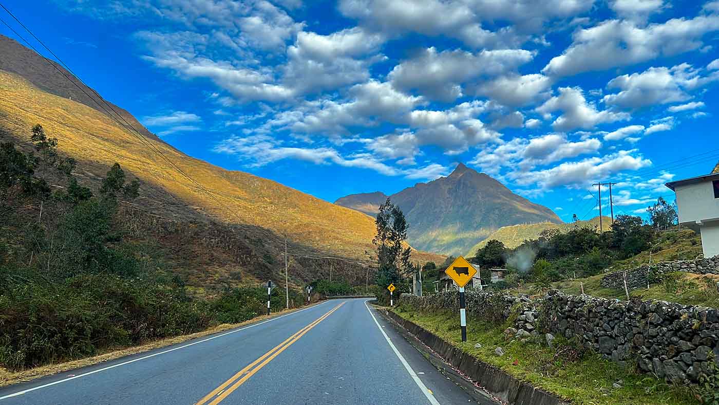 Vista montanha estrada cordilheira dos Andes no Peru