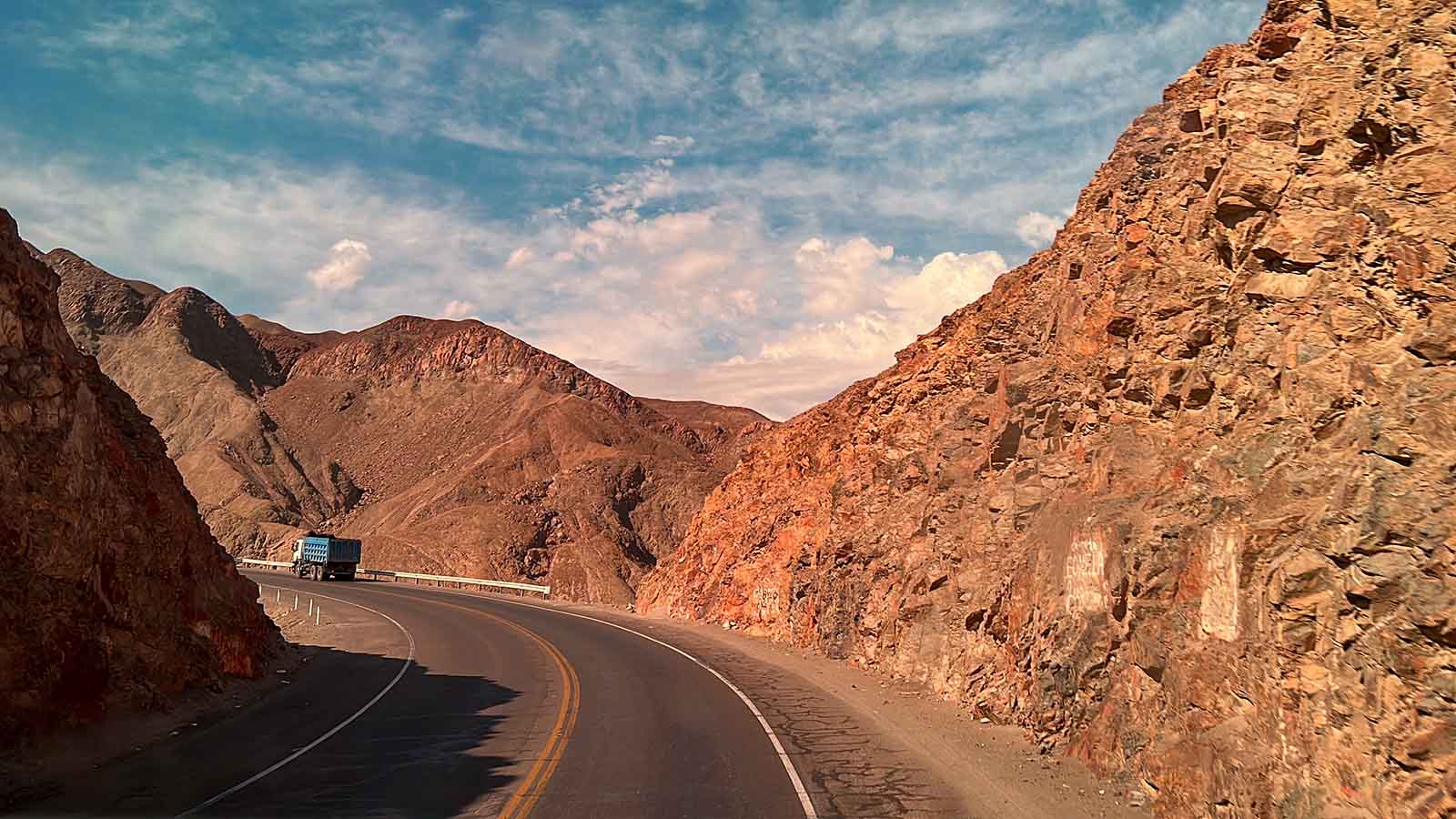 Estrada no Peru viagem de ônibus mais longa do mundo