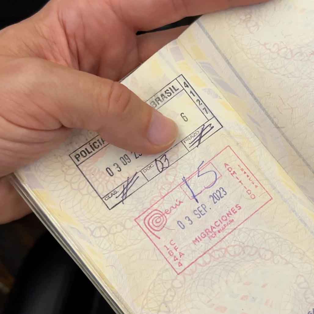 Passaporte com carimbo de entrada no peru