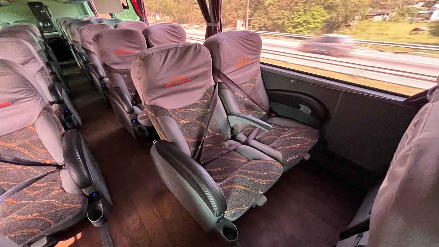 Assento semi-leito ônibus Trans Acreana mais longa viagem de ônibus do Mundo